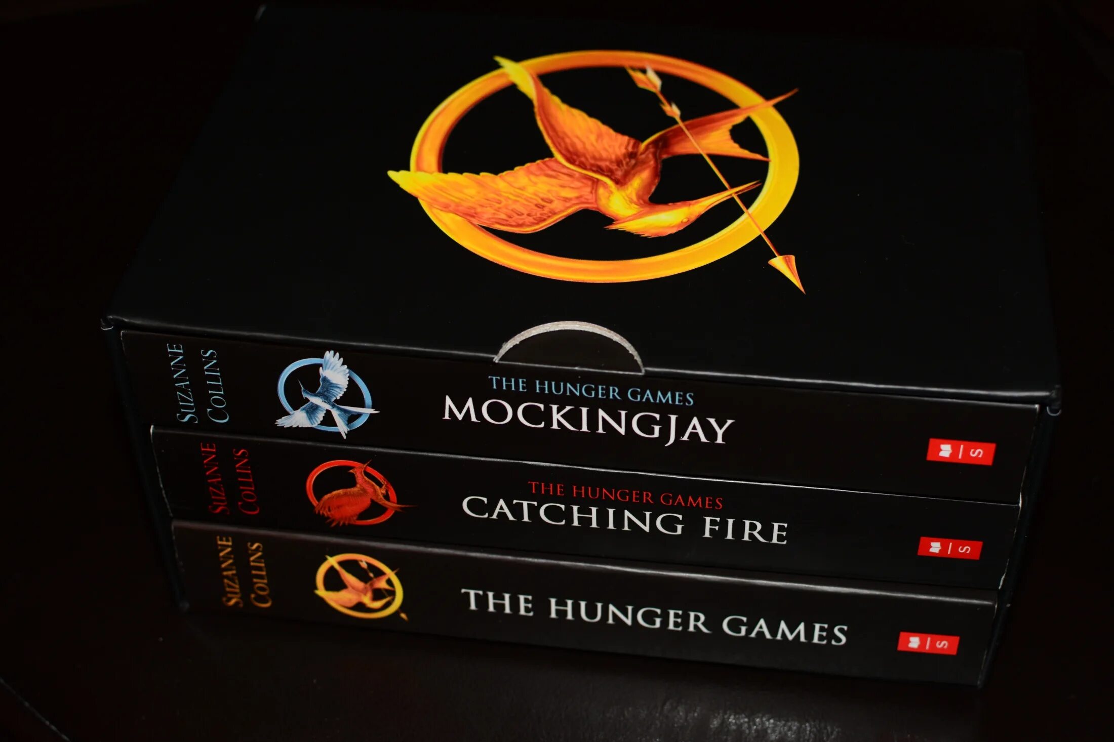 Hunger games Trilogy. Книга Hunger games. The Hunger games (the Hunger games, #1) Suzanne Collins.