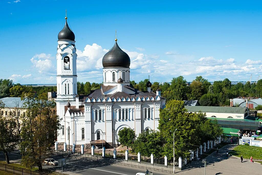 Церковь в ломоносове. Храм архангела михаила в ломоносове. церковь михаила архангела спб.