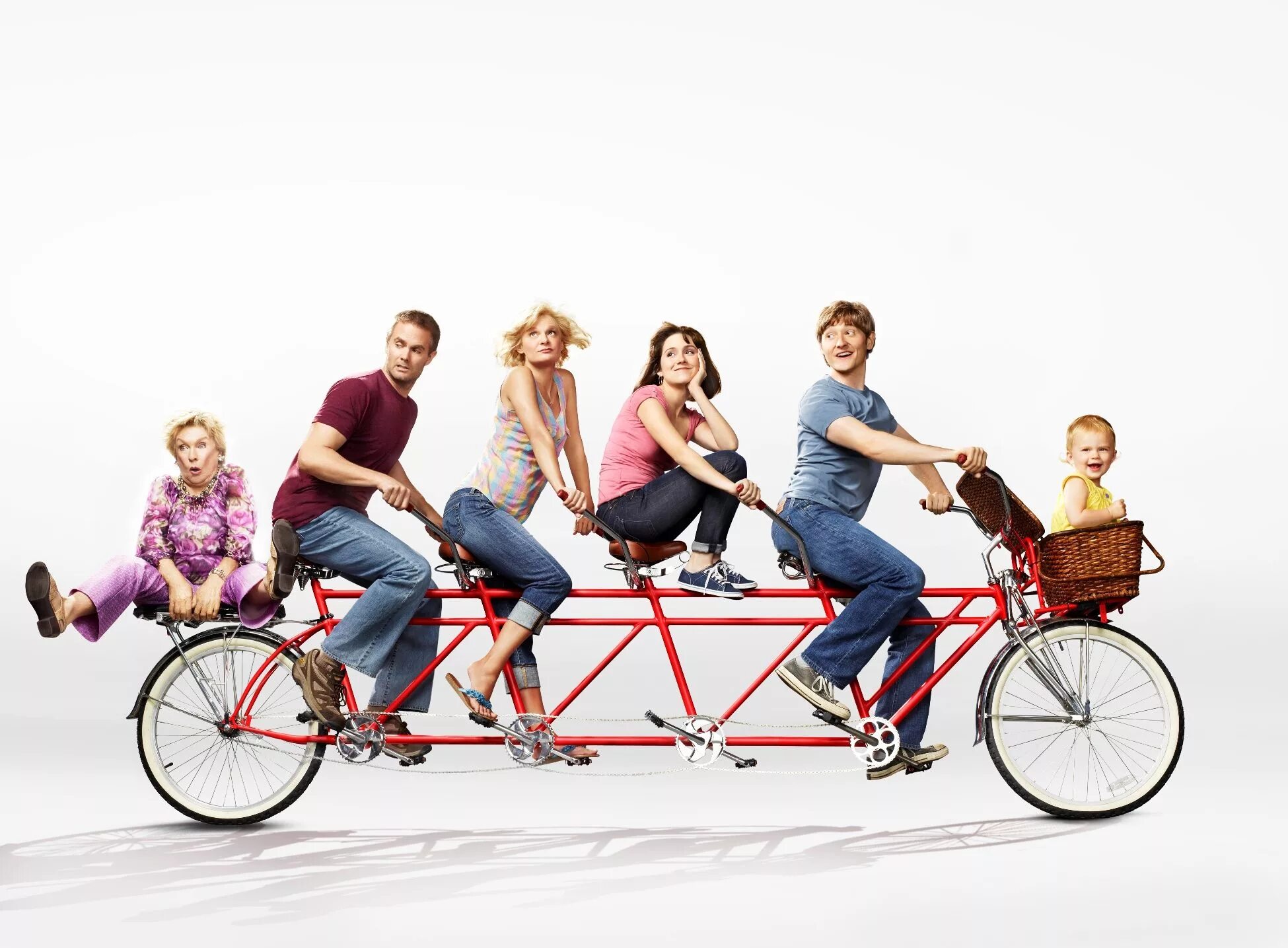 Включи friendly taga. Семья на велосипедах. Семейный велосипед. Реклама велосипедов. Групповой велосипед.