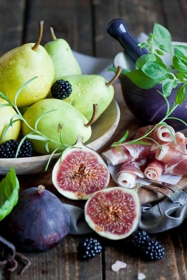 Натуральные фрукты и ягоды. Гранат и инжир. Гранат, виноград, инжир. Яблоко+гранат+инжир. Натюрморт.