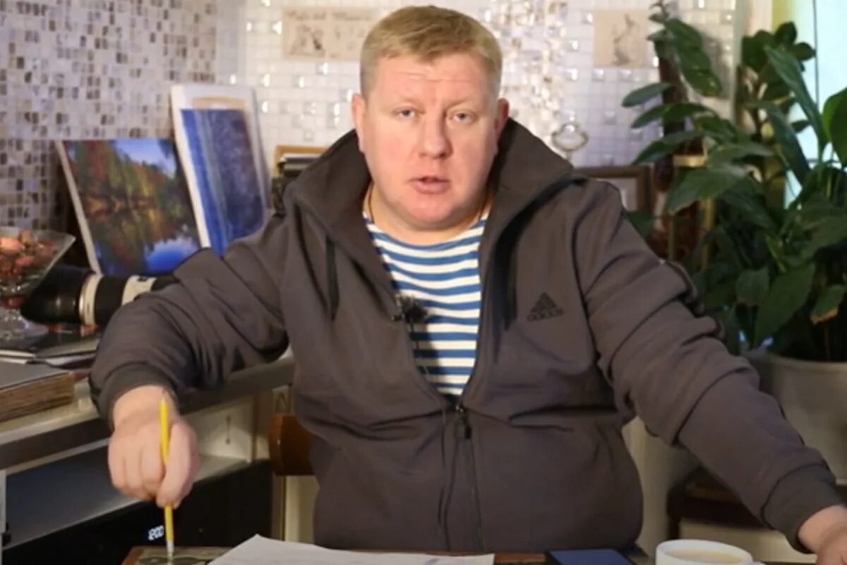 Вася ложкин спецслужбы. Брянская прослушка. Климово брянская область школа 1. Прослушка картинка. Брянская прослушка.