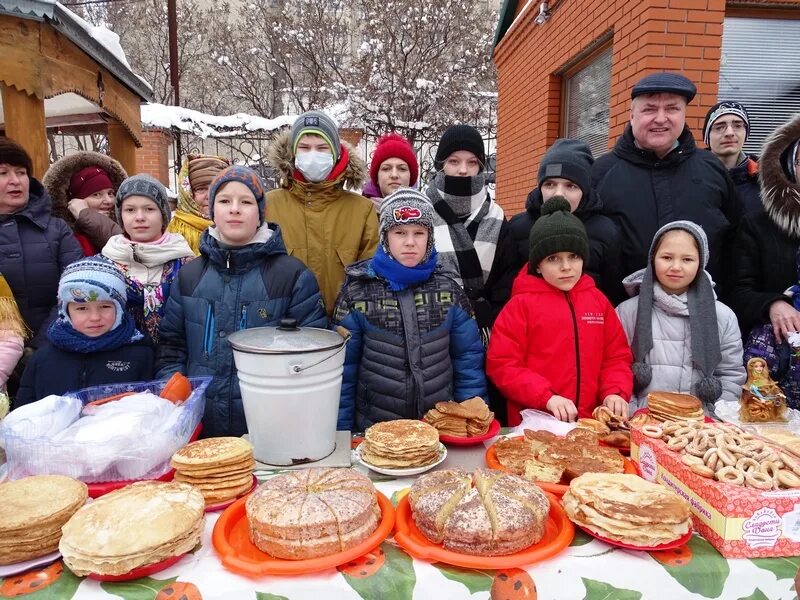 Масленица ярмарка. Школьная масленичная ярмарка. Школьная ярмарка Масленица оформление. Что продают на Масленицу на ярмарках. Школьная ярмарка на масленицу