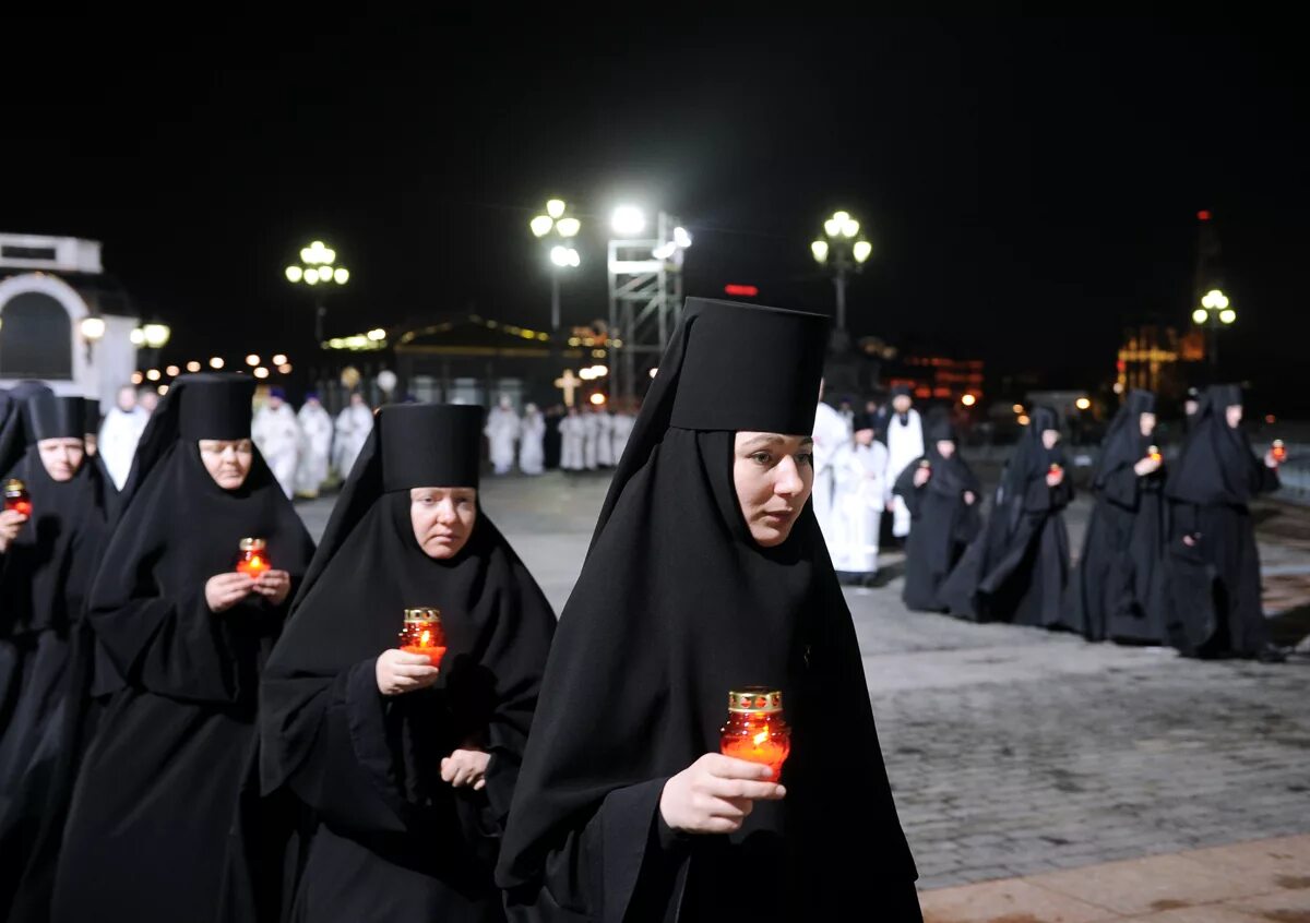 Матушка иулиания денисова. Настоятельница ново-тихвинского монастыря игуменья домника. Монахиня в церкви. Монахиня ( в миру галина ширшова). Православная монахиня послушница.