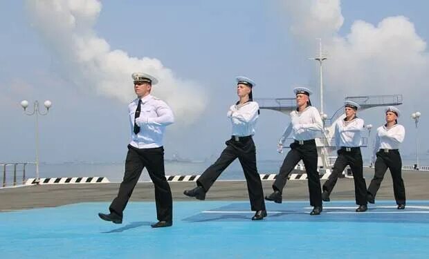 Матросы на палубе. Ансамбль моисеева яблочко. Танец хорнпайп англия. Матросы ссср живопись советская. Ансамбль игоря моисеева яблочко.