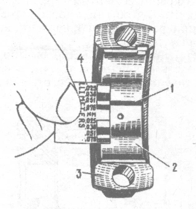 Зазор между вкладышами. Зазор вкладышей коленвала ВАЗ. Измеритель зазоров вкладышей коленвала. Замер зазора вкладышей коленвала. Измерение зазора шатун-вкладыш.