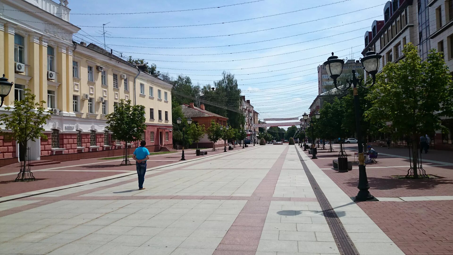 Брянск ул ленина. Бульвар Гагарина Брянск. Сквер Гагарина Брянск. Площадь Гагарина Брянск. Брянск улица Гагарина пешеходная.