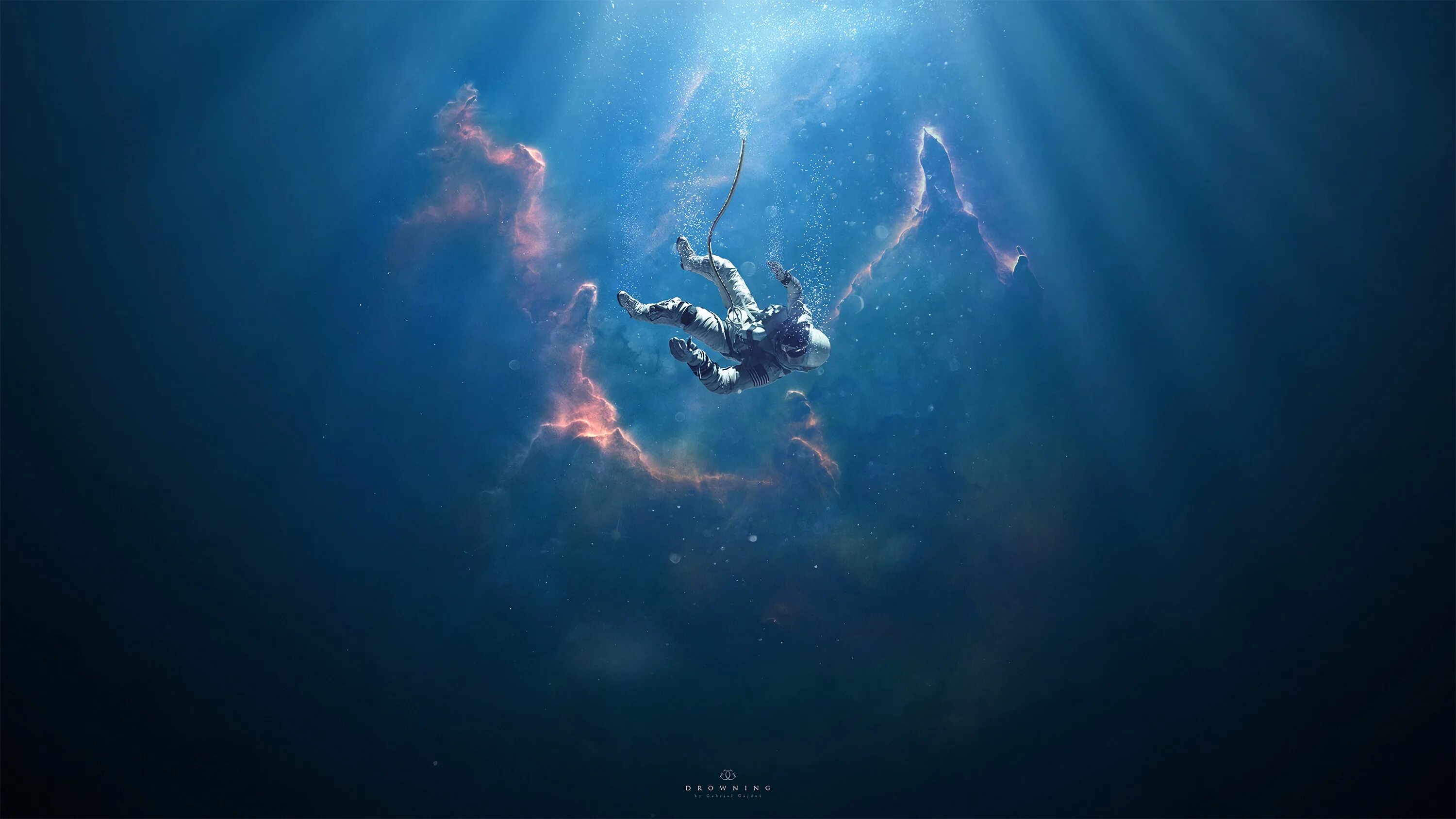 Вода падает в океане. Космонавт в воде. Бездна космоса. Океаны. Глубина. Снимки космоса.