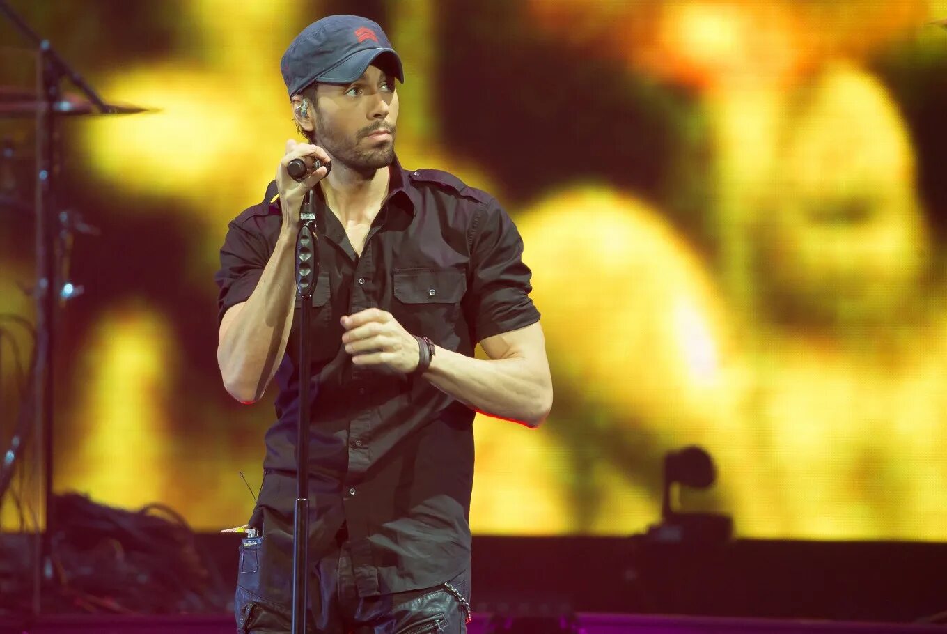 Лучшие хиты энрике иглесиаса слушать. Энрике иглесиас. иглесиас в 2025. энрике иглесиас 2025. энрике иглесиас сейчас 2025.