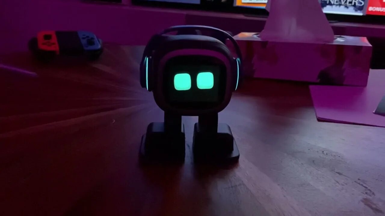 Робот эмо русский язык. Робот emo. Настольный робот emo. Игрушка эмо робот. Emo - робот питомец.