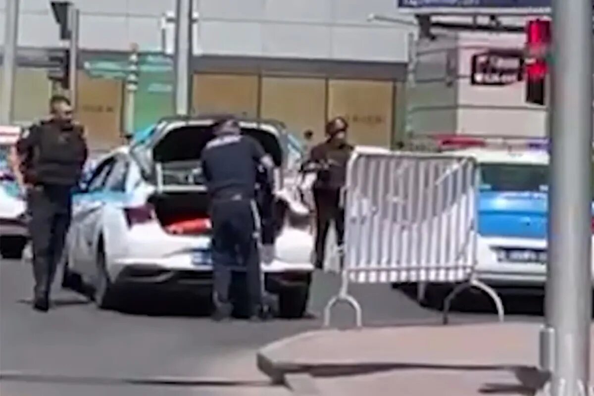 Кустанайская выпал ребенок. Автобус врезался в автобус. Астана инцидент. Астана инцидент. Астана захват заложников банке.