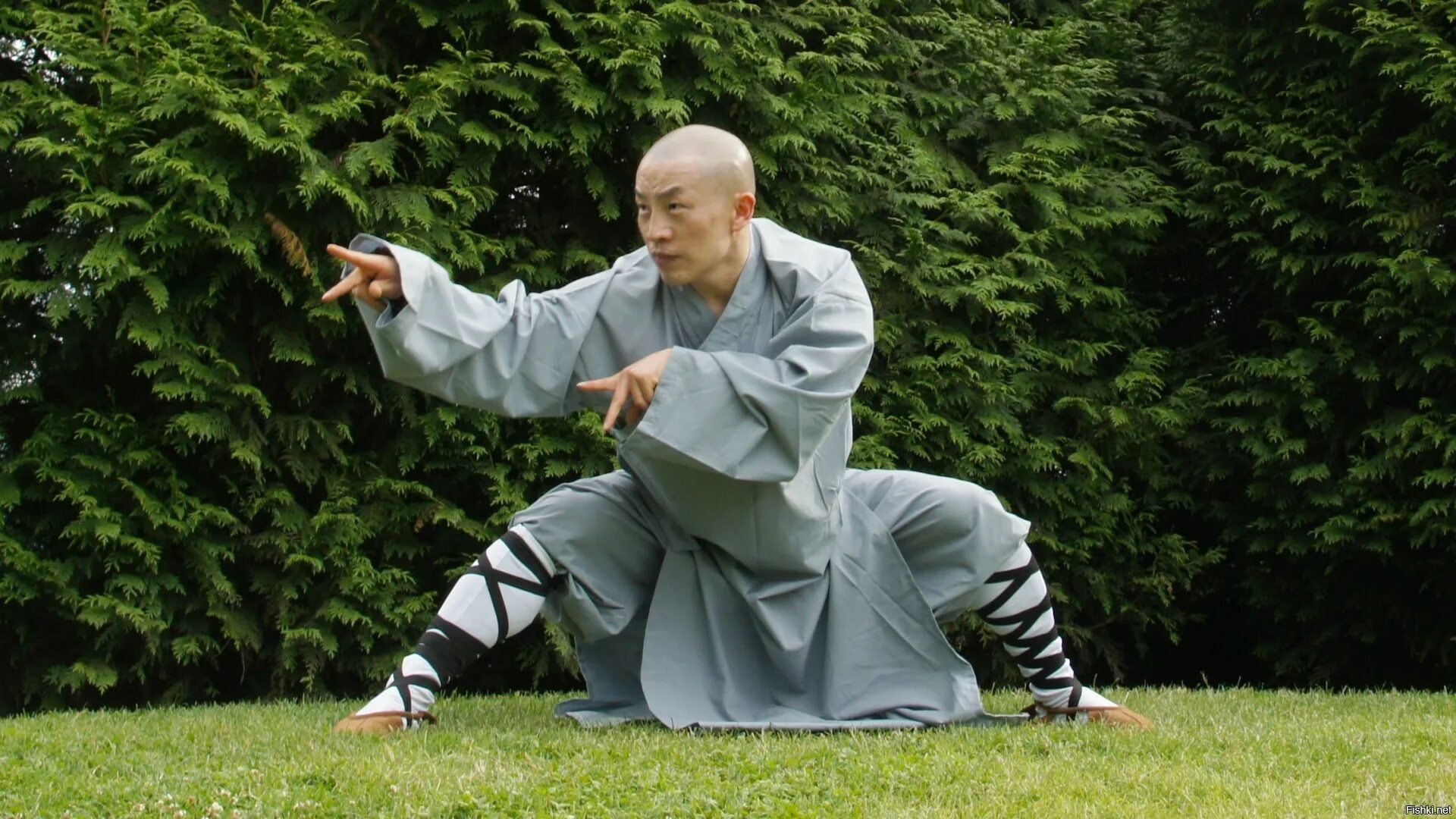 Кунг-фу / Kung Fu. Монах Шаолинь. Монах Шао Линь кланяется. Шаолиньское кунг фу.