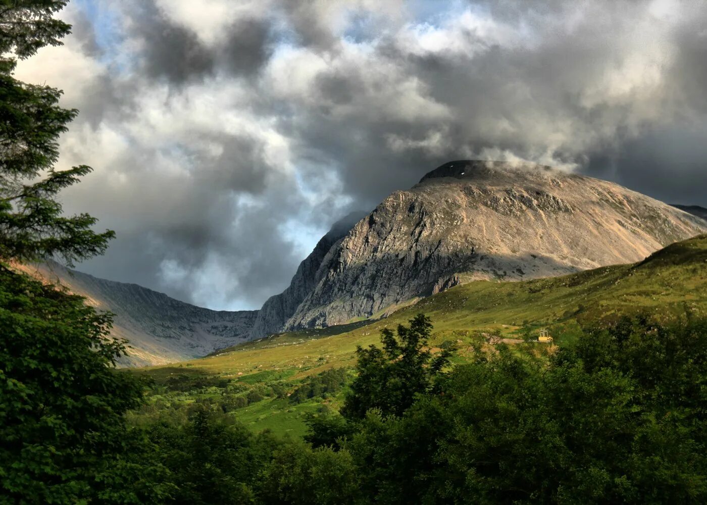 Ben nevis в шотландии. The highest mountain in britain. Самая высокая гора британских островов, бен-невис. Ben nevis в шотландии. Гора бен невис в шотландии.