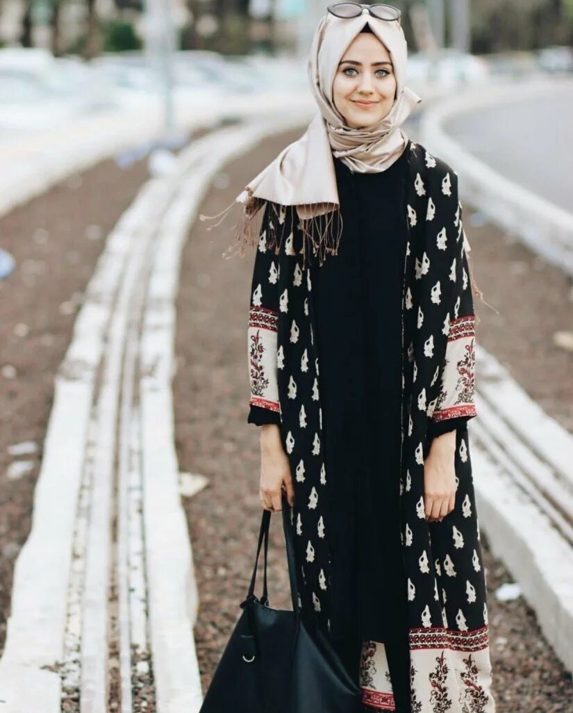 Мусульманская мода. Хиджаб Абая 2021 мода. Хиджаб Фешион. Hijab Moda 2020 одежда Повседневная. Стиль мусульманки хиджаб Фешион.