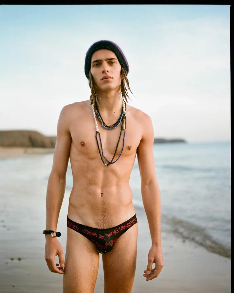 Современная одежда для женщин. Стас милеев анорексия. Худой парень. Молодежный стиль одежды. Худой парень какую девушку.