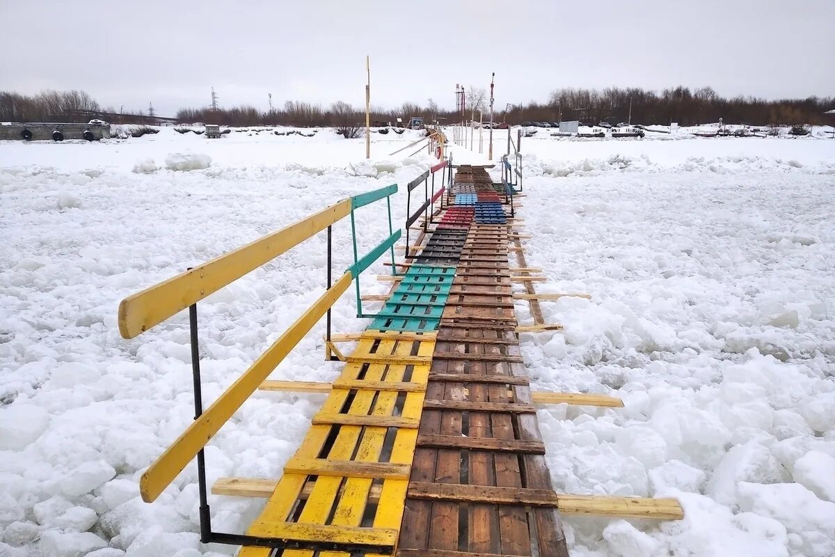 Переправы архангельск. Пешеходная переправа Архангельск. Переправа Архангельск. Паром Архангельск 22 Лесозавод. Переправа в Архангельске через Северную Двину.