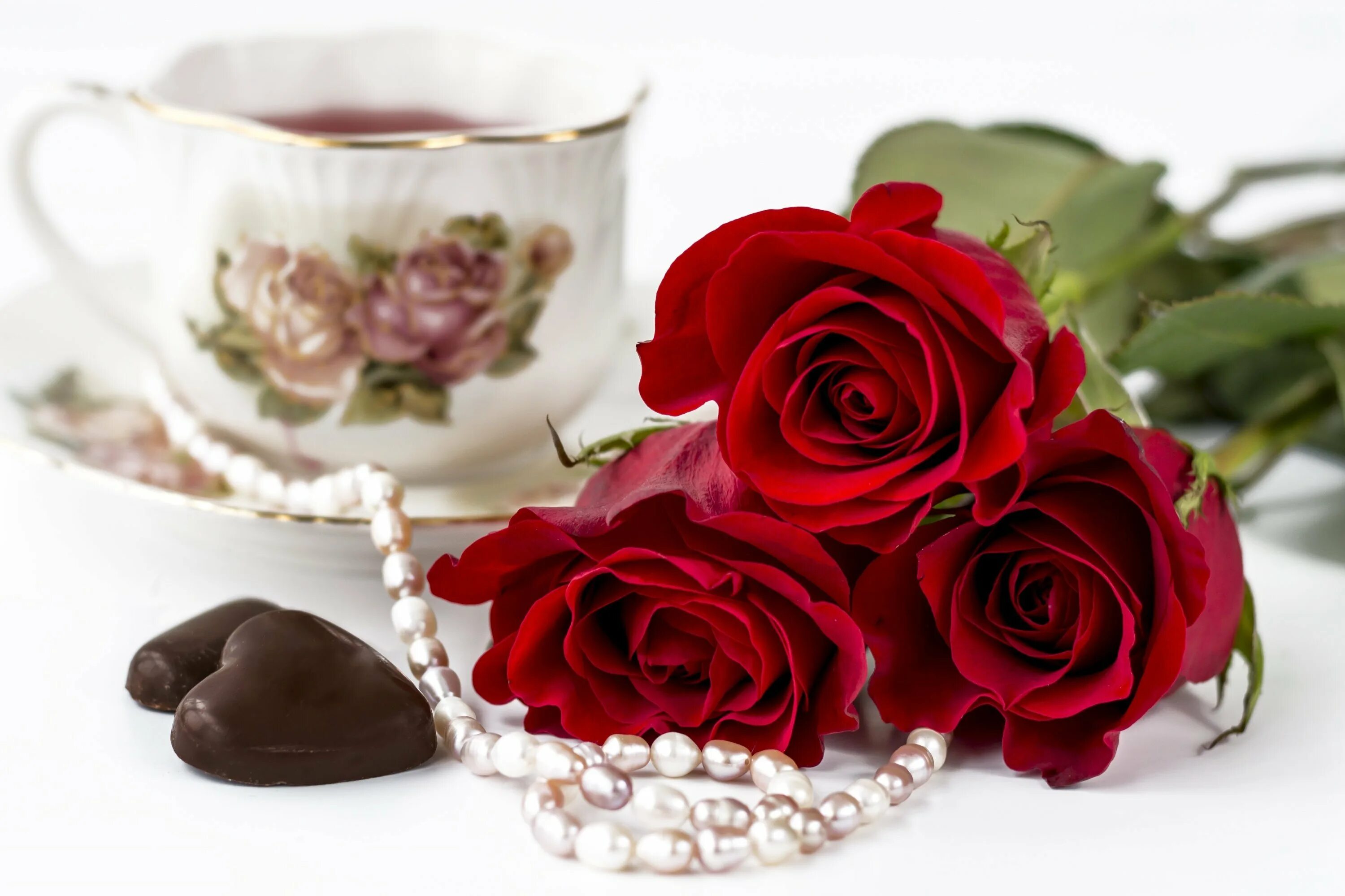 Красивые букеты добрый день. Чашка кофе и цветы. Доброе утро розы. Кофе и цветы.