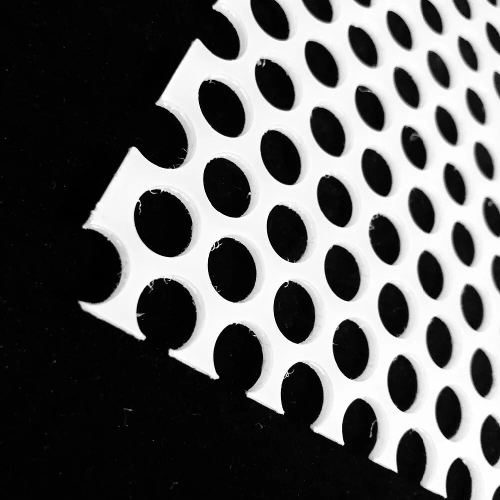 Пластмасс перфорированная листовая. Перфорация пластиковая. Перфорированный пластиковый лист. Пластиковые перфорированные листы. Перфорированный пластиковый лист.