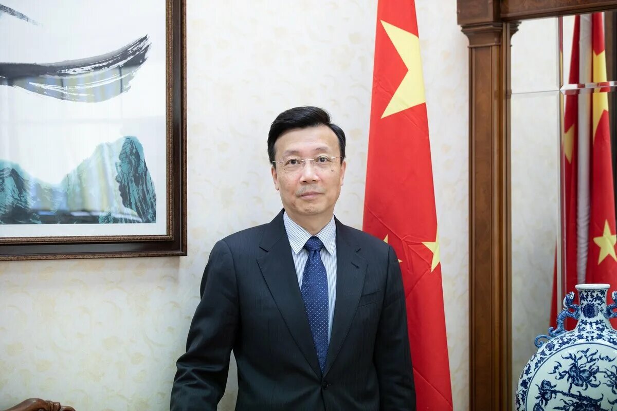 Как назывался посол. Чжан Сяо посол в Казахстане. Посол КНР Чжан. Чрезвычайный и полномочный посол Китая в Казахстане Чжан Сяо. Посол Китая в Кыргызстане в 2001 году Чжан Чжимин.