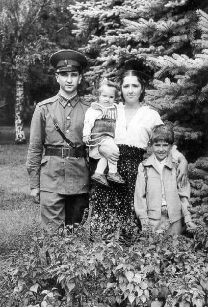 Жизнь офицера. Семья военного. Солдат с семьей. Семья офицера. Семья и Советский военный.