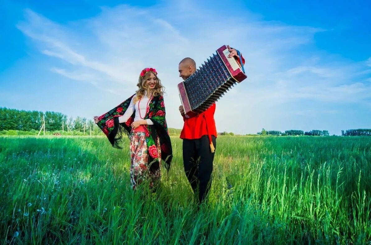 Поет валерий семин. Белый день альбомы. Деревенская гармонь. Группа белый день. Сергей юрский дядя митя.