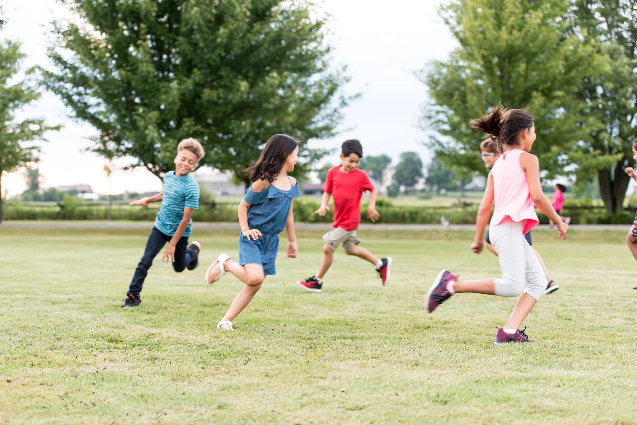 Get good kid. Эстафета позитивных перемен. tag at school игра. children playing outside picture for kids. physical activity.