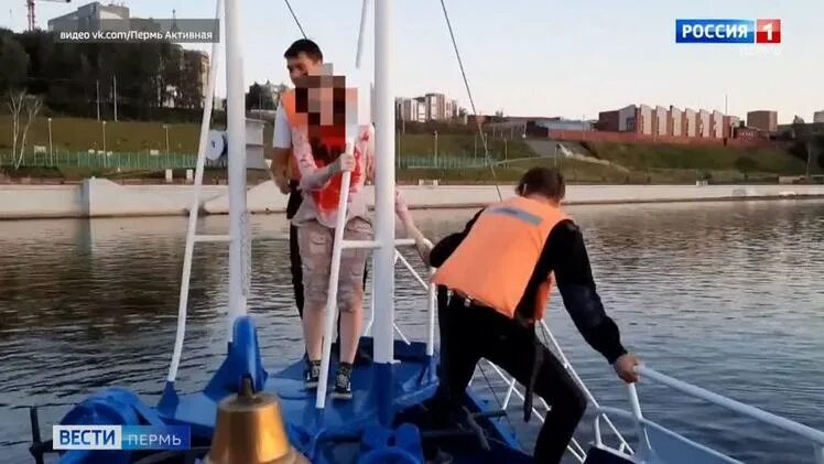 Миллионер спас девушку. Питерские чудаки с моста на теплоход. спасению экипажа теплохода «яхрома». блоггер прыгнул с моста на теплоход. теплоход алмаз.