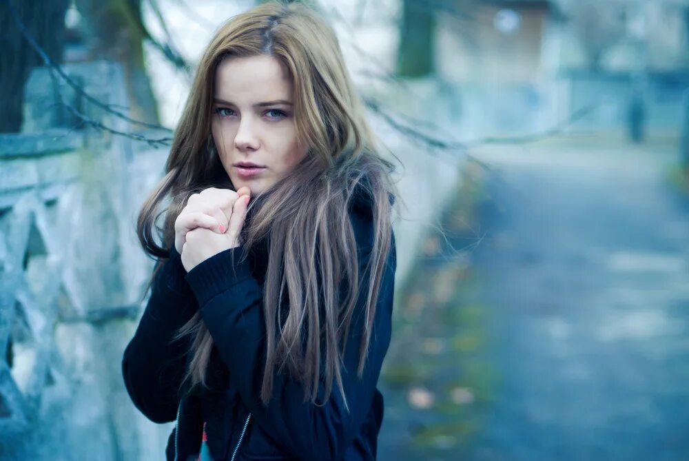 Cold green eyes девушка. Нравятся холодные девушки. Холодный взгляд. Блондинка с голубыми глазами. Холодный взгляд девушки.