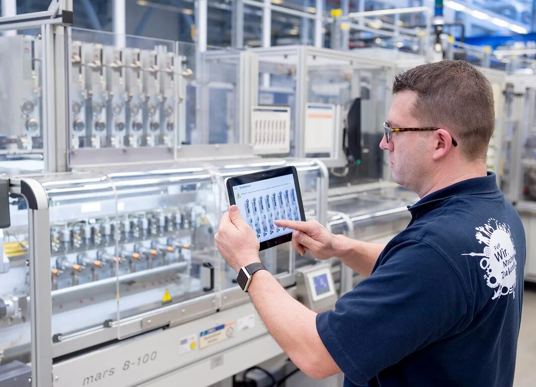 Тсд терминал x301. Упаковщик тсд. Работник склада с тсд. Wms тсд. Сбора данных и рабочие.