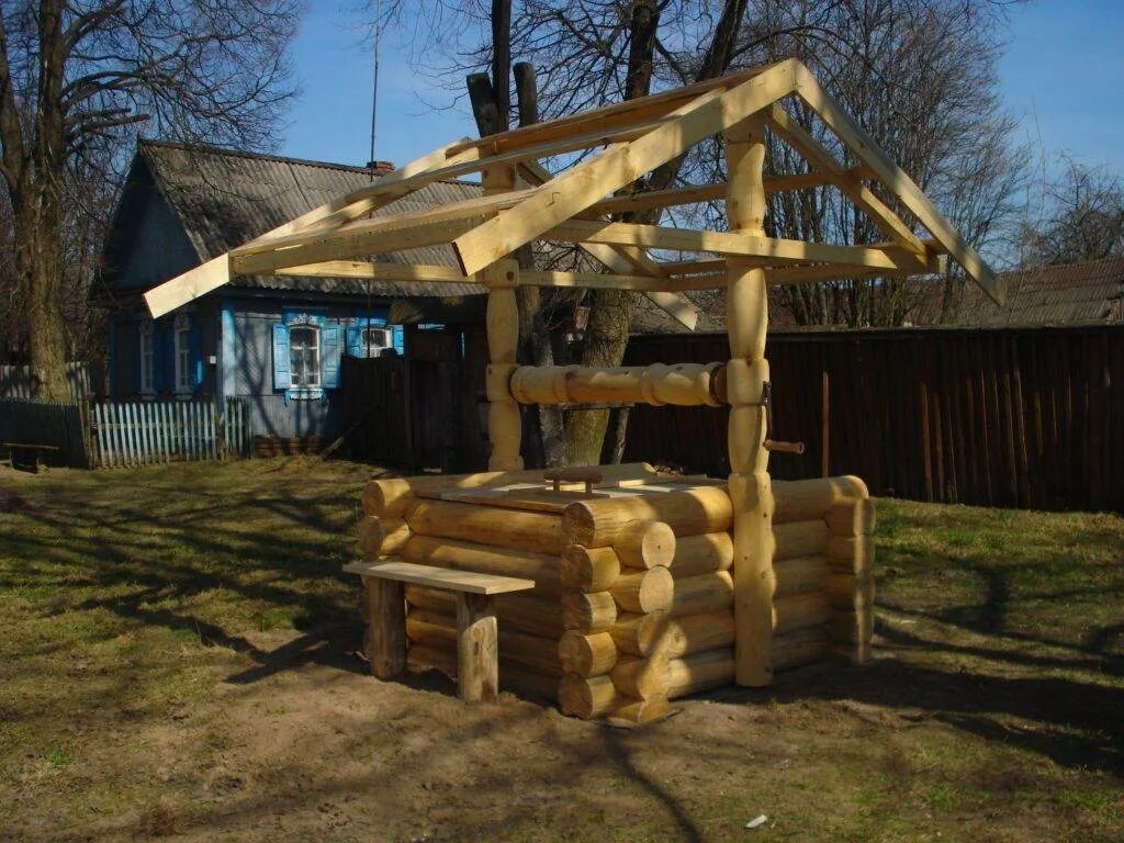 Деревянные срубы колодцев. Колодец из бревна. сруб для колодца. деревянные колодцы срубы. домик для колодца из бревна.