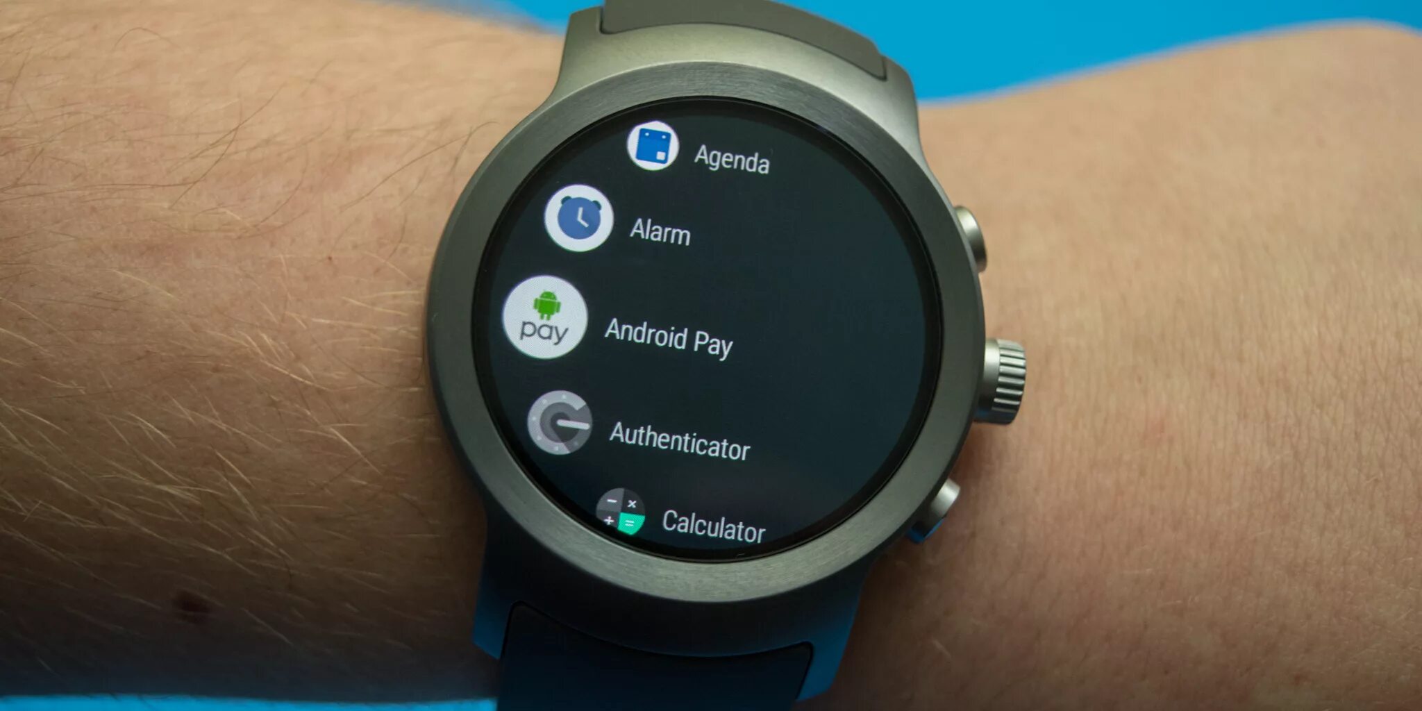 Умные часы с nfc модулем. Смарт часы на android wear. смарт часы wear pro. wear os часы. агенда смарт часы.