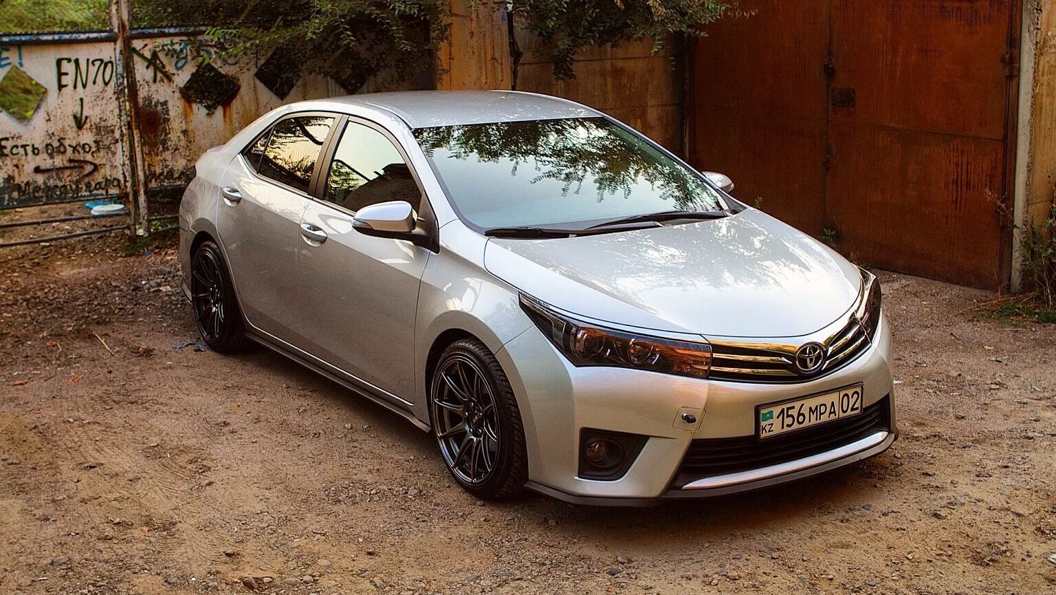 Диски toyota corolla 2014. Королла 210 на дисках. Диски королла 2014. Тойота королла е180 диски. Диски королла 2014.