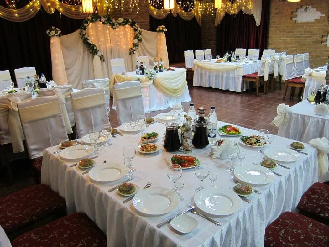 Старый двор, тула, улица пирогова, 32. Кафе старый дворик тверь орджоникидзе. Кафе старый дворик сысерть. Кафе старый дворик белокуриха. Ресторан старый город армавир меню.