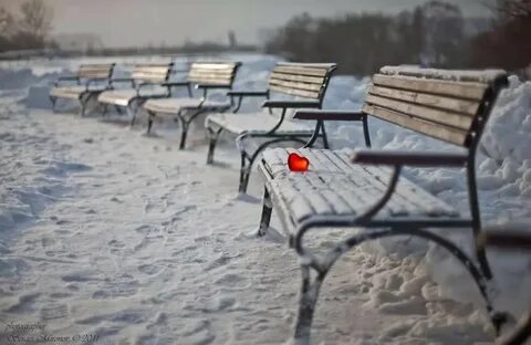 Под ногами таял снег одинокий