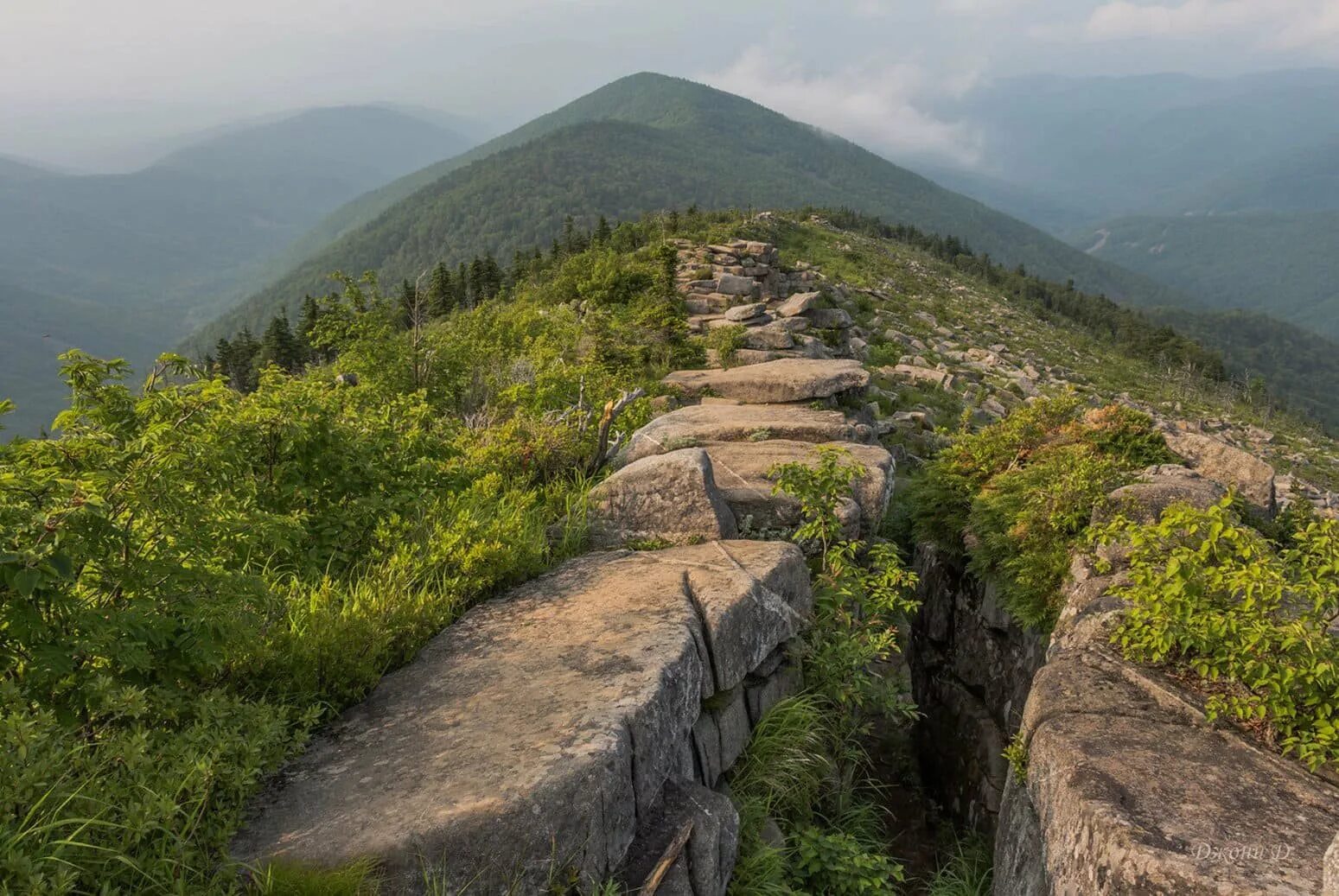 Хребет аибга трекинг. Псебай скалы. Цыпер по хребту. Вершины аибга красная поляна. Цыпер по хребту.