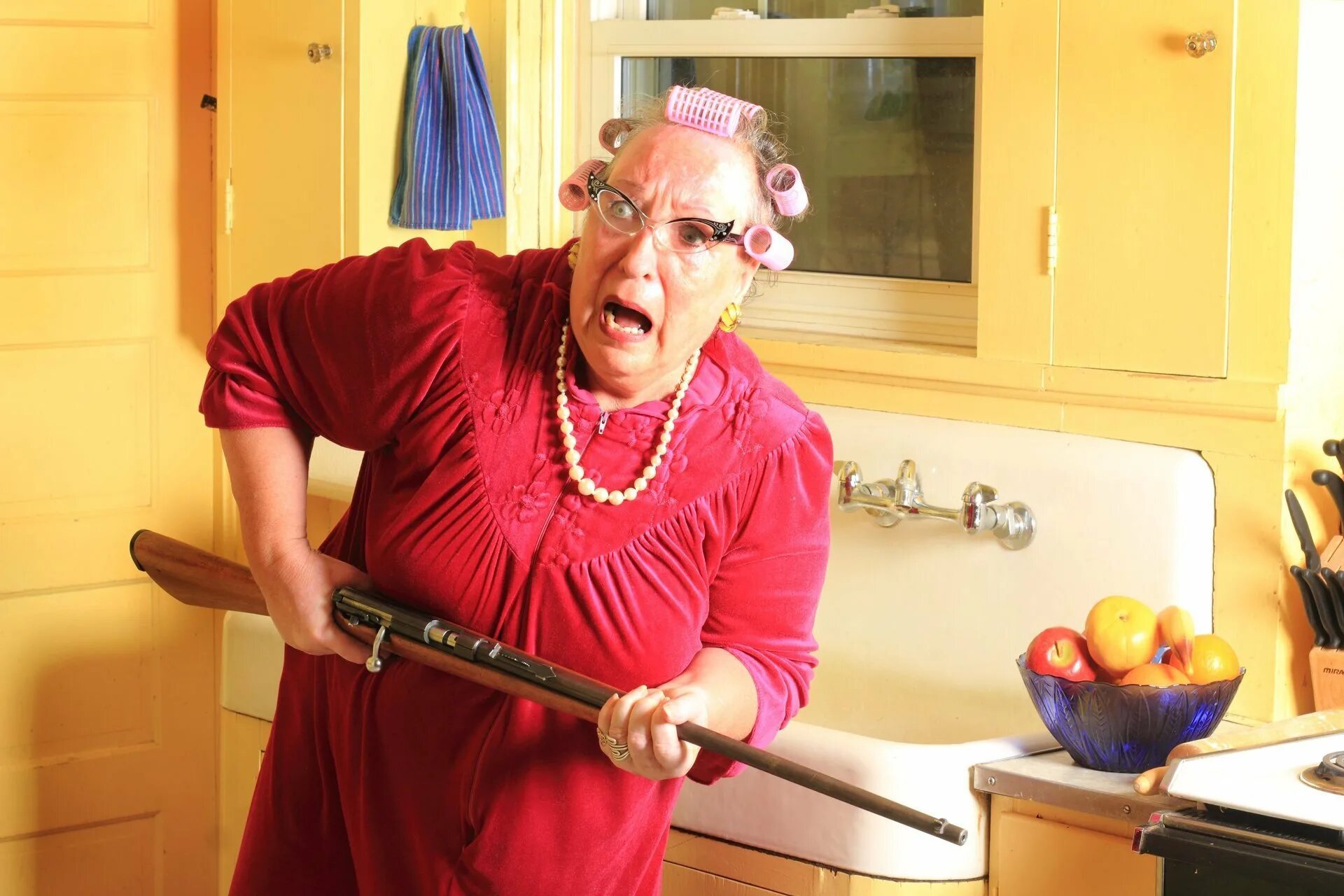 Рыжая бешеная баба. Злая женщина мультяшная. Женщина злость. Злая женщина карикатура. Очень злую тетю.