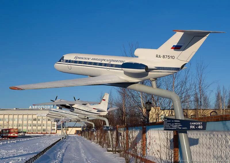 аэровокзал ханты-мансийск. самолет турбовинтовой атр-72. аэропорт ханты-мансийска. аэропорт ханты-мансийск. аэропорты хмао.