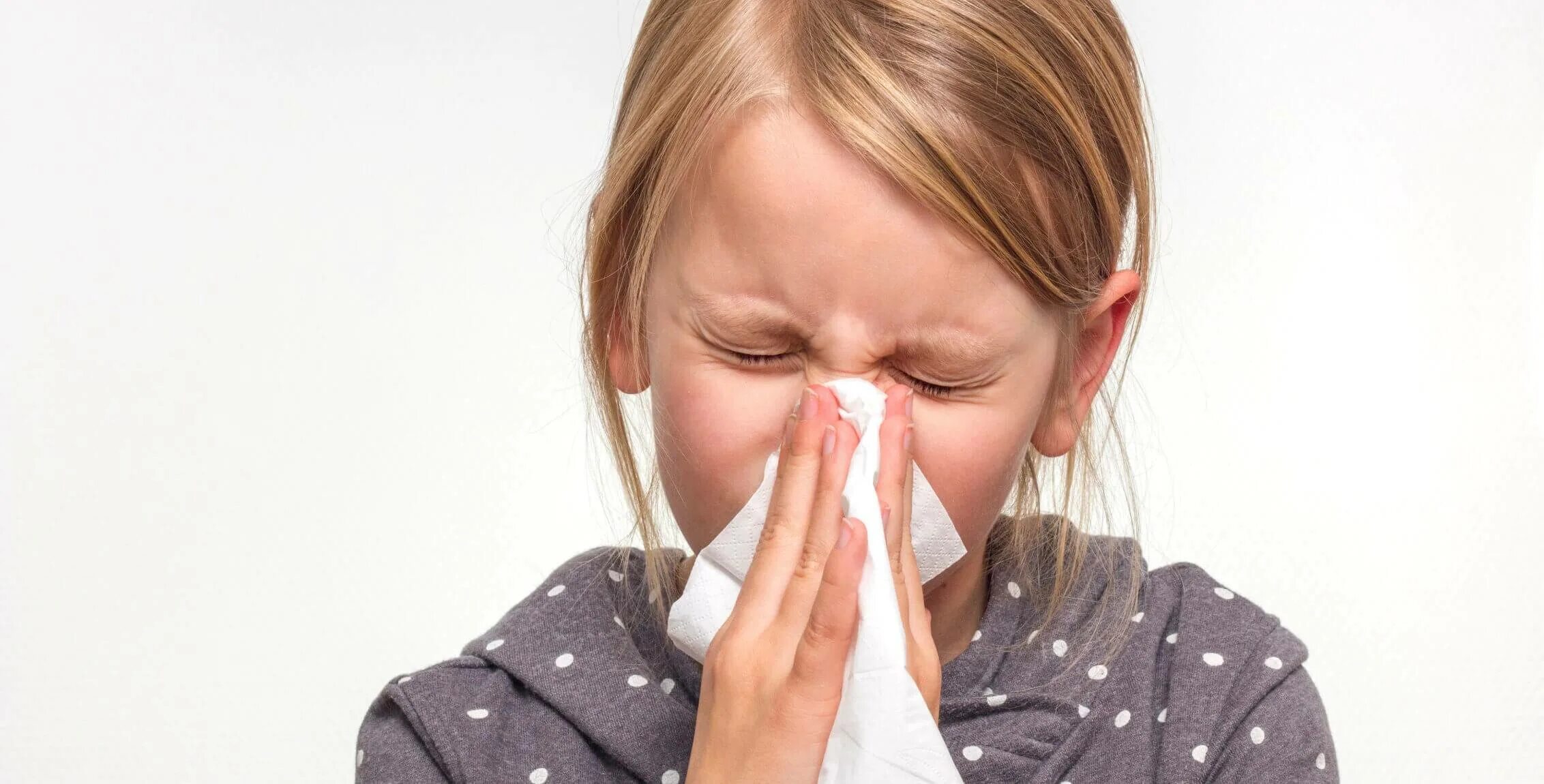 Раздражение носа от насморка. Аллергик ринит. Чихание ребенка. Аллергические риниты у детей.
