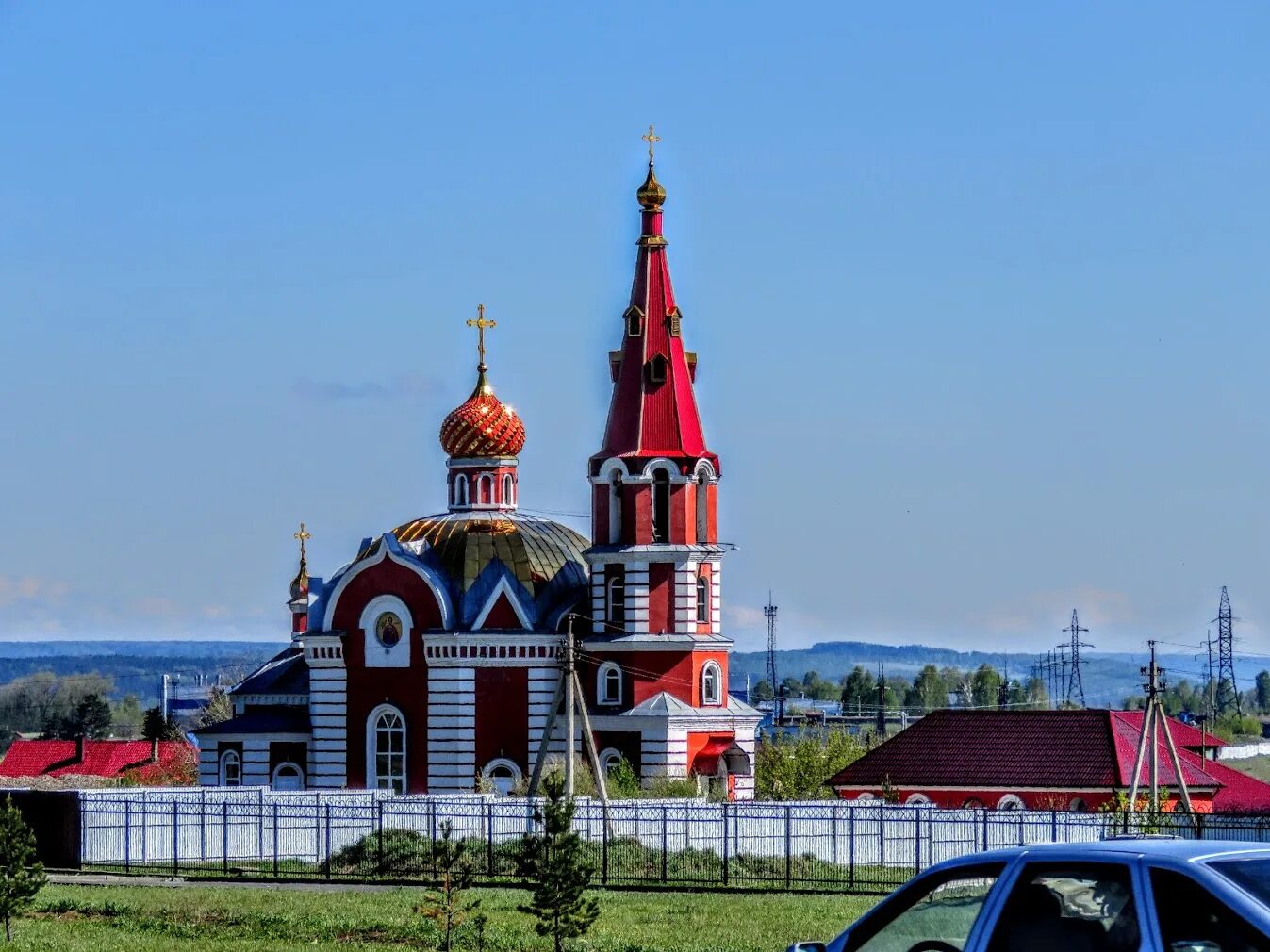 Болотное кемерово. Храм Трифона Металлплощадка. Церковь Металлплощадка Кемерово. Церковь на Металлплощадке в Кемерово. Храм Святого Трифона Кемерово.