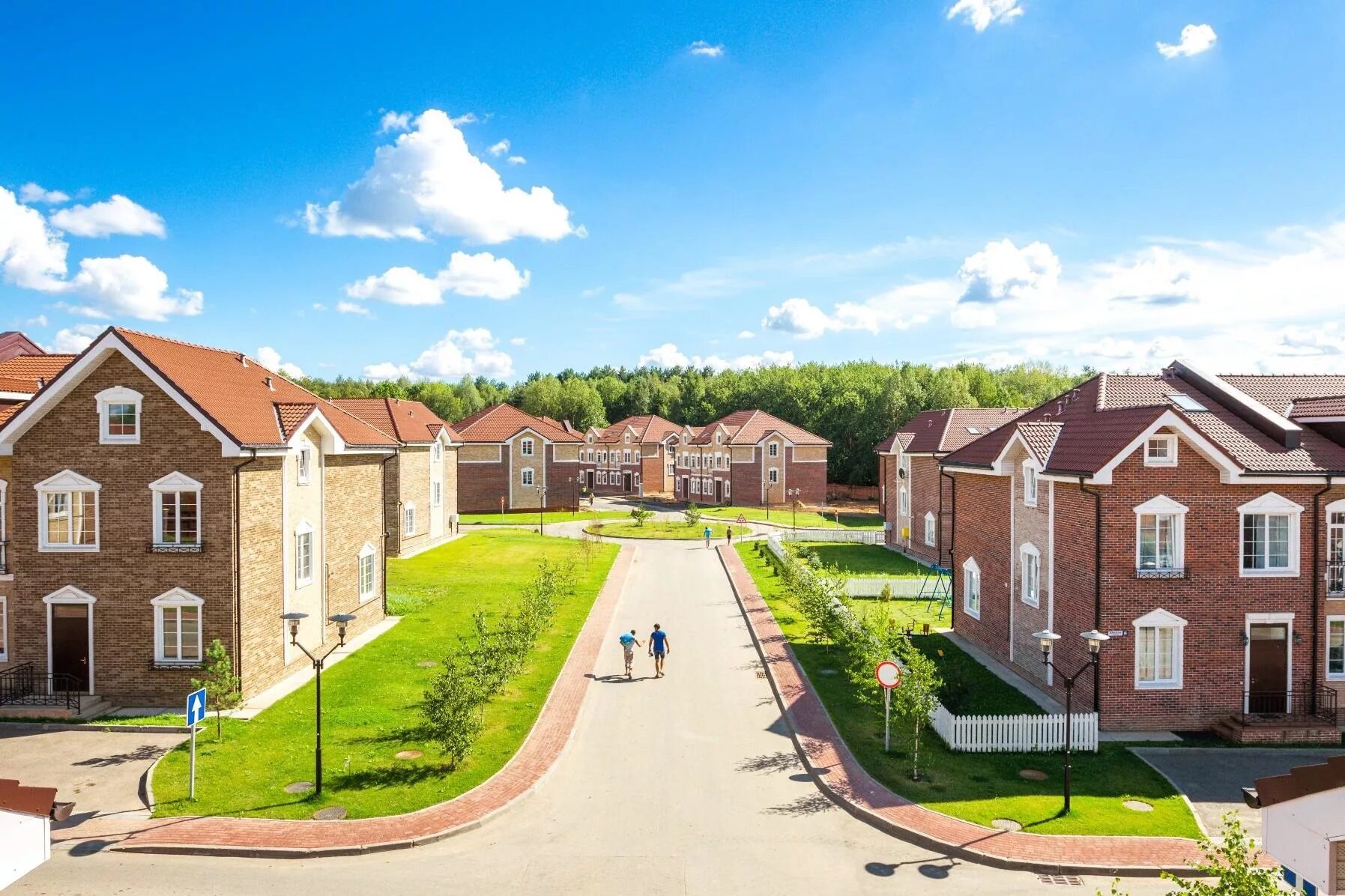 Каскад парк подольск деревня бережки. Низкоэтажная застройка в подмосковье. Красный поселок жк сампо. Клубный комплекс зеленая роща ивантеевка. Зеленоград бакеево поселок.