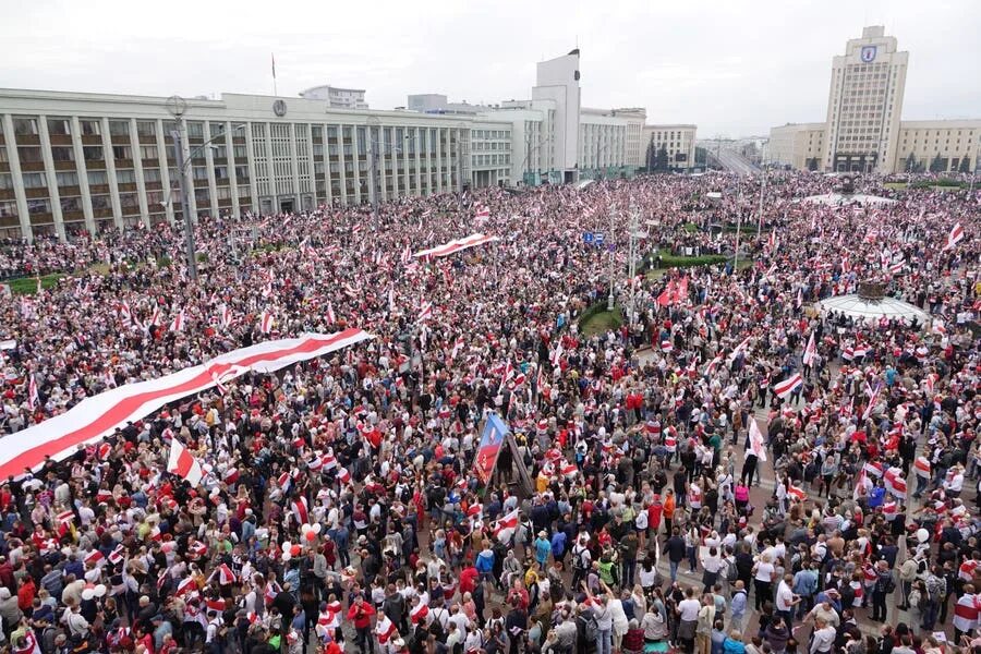 120 тыс человек. Митинги в Белоруссии 2020. Протесты в Беларуси 2020-2021. Митинг в Минске 2020.