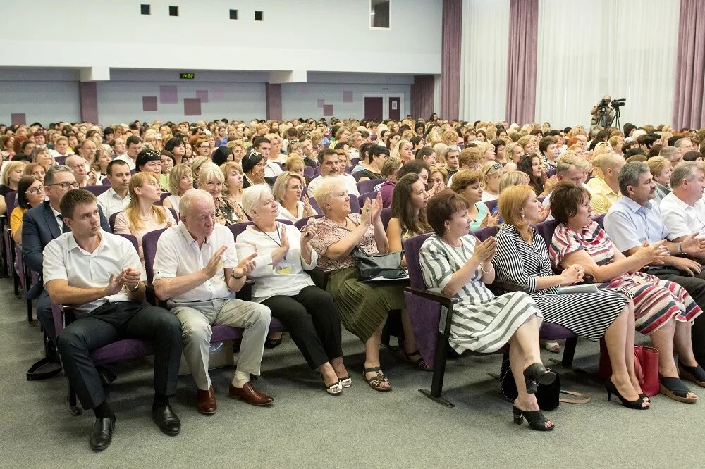 Учителя краснодарского края. Работа преподавателя краснодар. Школа 8 краснодар учителя. Преподаватели школы 37. Колледж стс учителя.