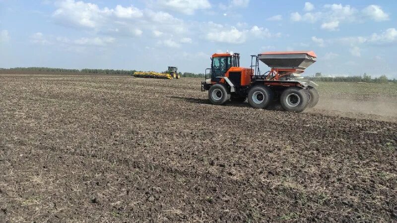 Сергей корнеев будни тракториста. Будни тракториста 2022. Будни тракториста 2022. Будни тракториста 2021 новые. Наклейка тракторист.