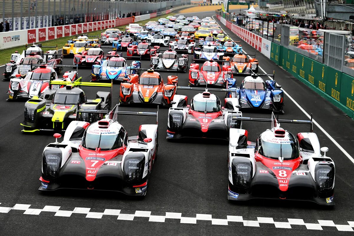 Леман 24 2025. Гонки 24 часа ле-мана. гонка 24 часа лемана. машины 24 ле мана. le mans 2015 toyota.