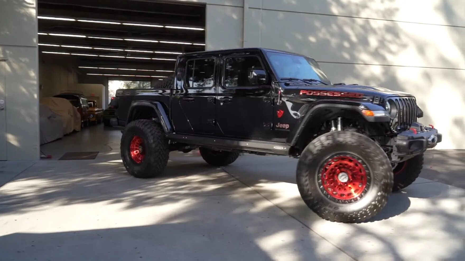 Гладиатор 40. Jeep Gladiator 35 Wheels. Jeep Gladiator Black матовый. Ford 550 40 inch Wheels.