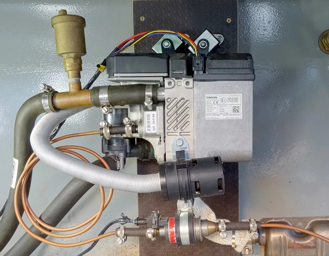Выключается вебасто причины. Webasto thermo top c. предпусковой обогреватель вебасто. webasto thermo top c жидкостные патрубки. webasto ac.