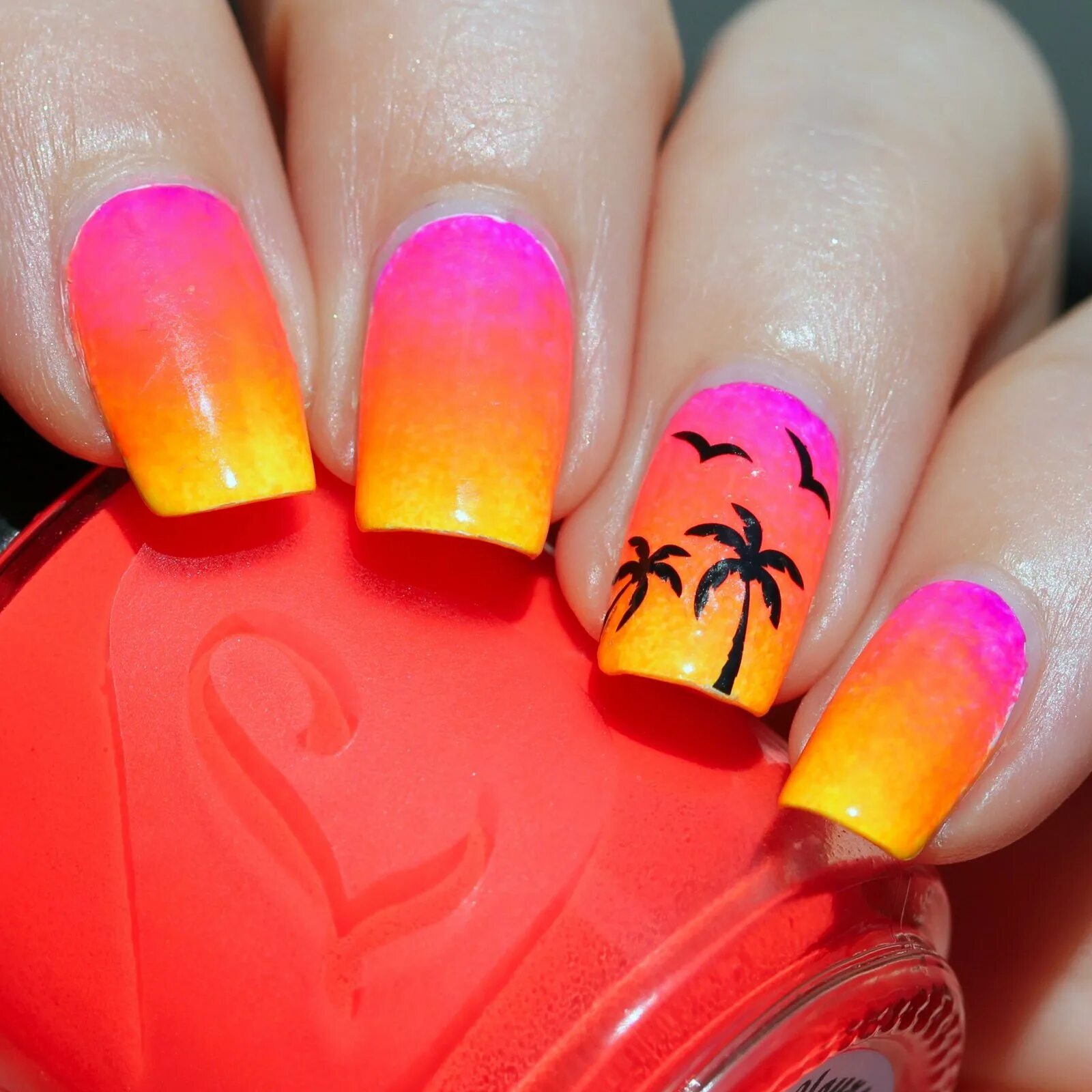 Яркие ногти с рисунком. Яркие оранжевые ногти. Маникюр с пальмами. Ногти яркие летние. Маникюр летний яркий красивый.