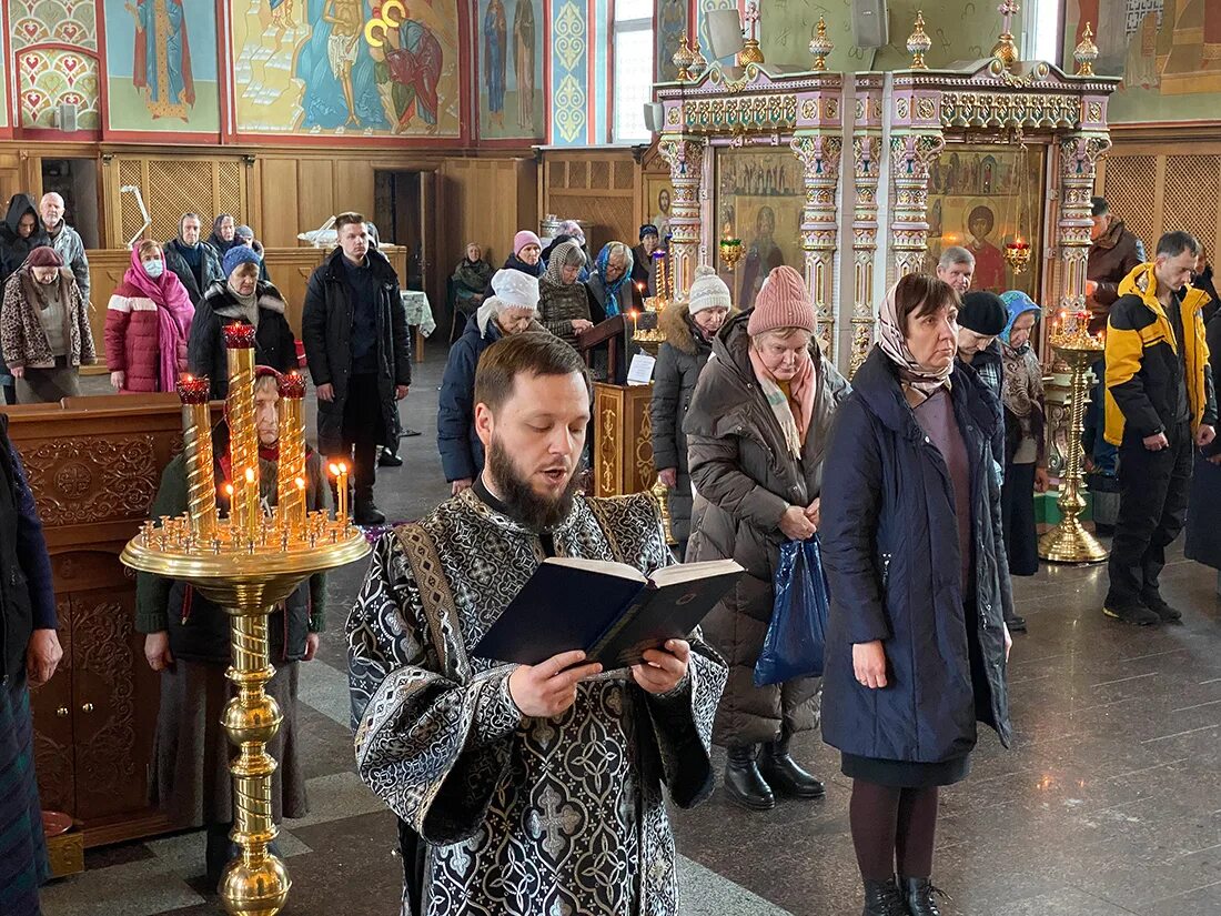 Пятница 1 седмицы великого поста. Великий пост литургия. Литургия Преждеосвященных Даров. Литургия Преждеосвященных Даров святые дары. В храме литургия Преждеосвященных Даров.