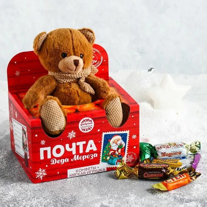 Корзина сладостей. Сладкий подарок в корзинке. Сладкие подарки игрушки. Киндер подарки на новый год. Сладкие новогодние подарки в мягкой игрушке.