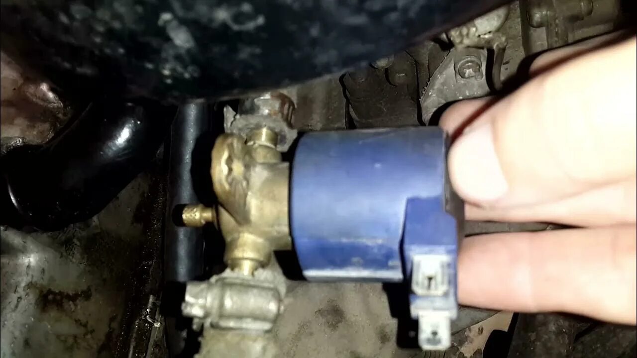 Замена клапанов. Клапан на бензин гбо. Клапан renault топливный обратный m12. Клапан пропускает бензин. Клапан пропускает бензин.
