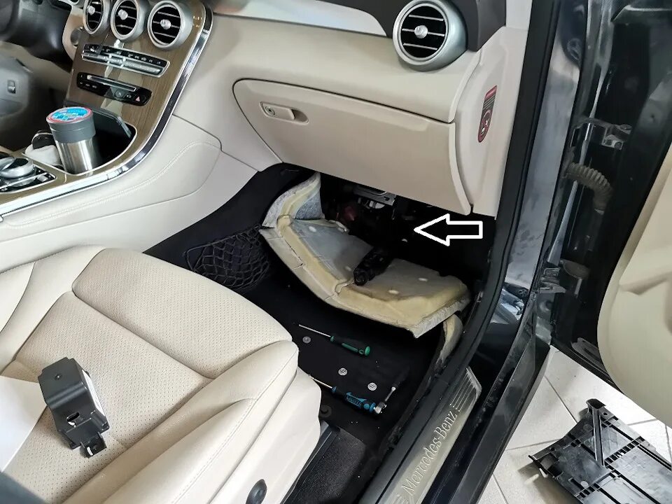 Glc замена аккумулятора. Резервный аккумулятор мерседес glc 250. резервная акб мерседес gla 200.